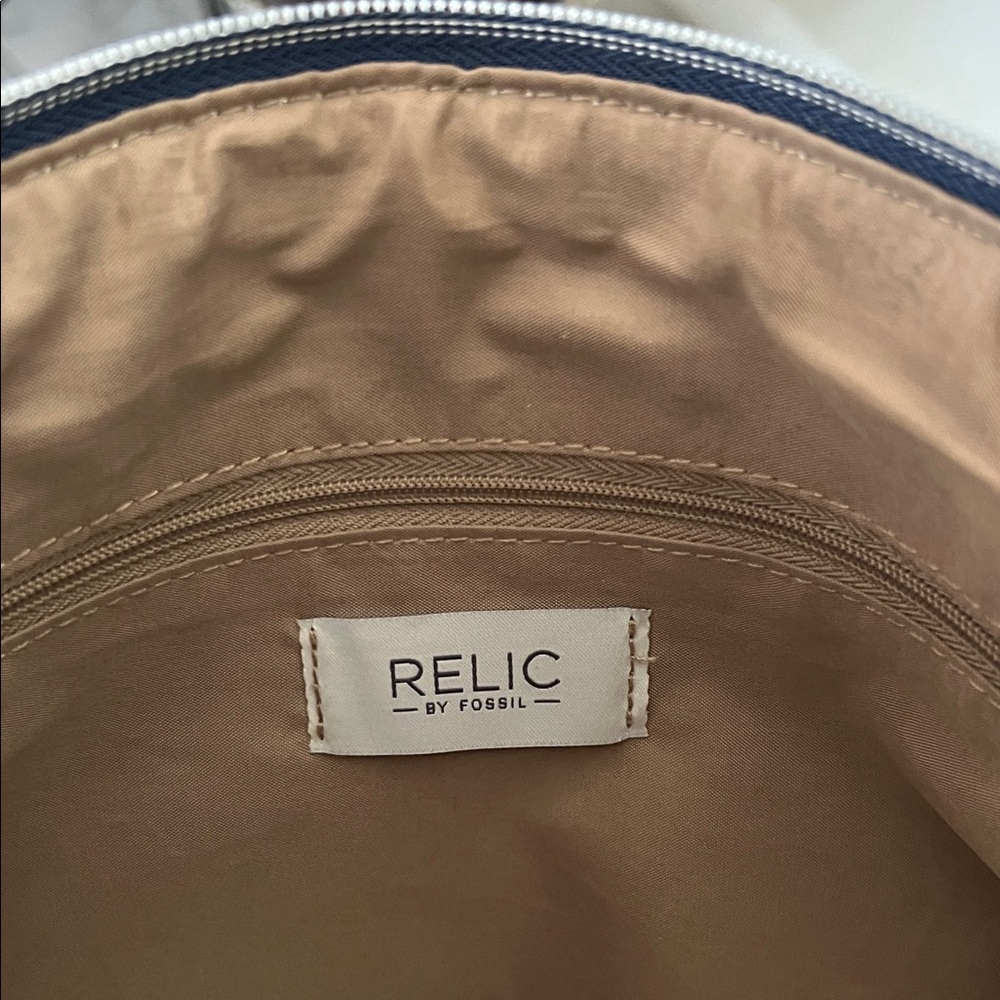 Relic Navy Blue Crossbody Bag with Front Zip Pockets NWOT Relic by Fossil - Picture 4 of 5